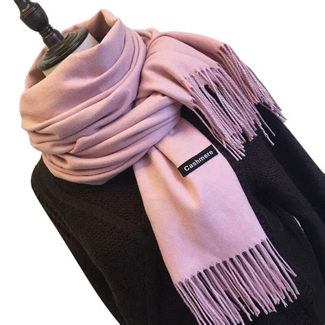 These 17 Cashmere Scarves Are an Effortless Luxury Accessory